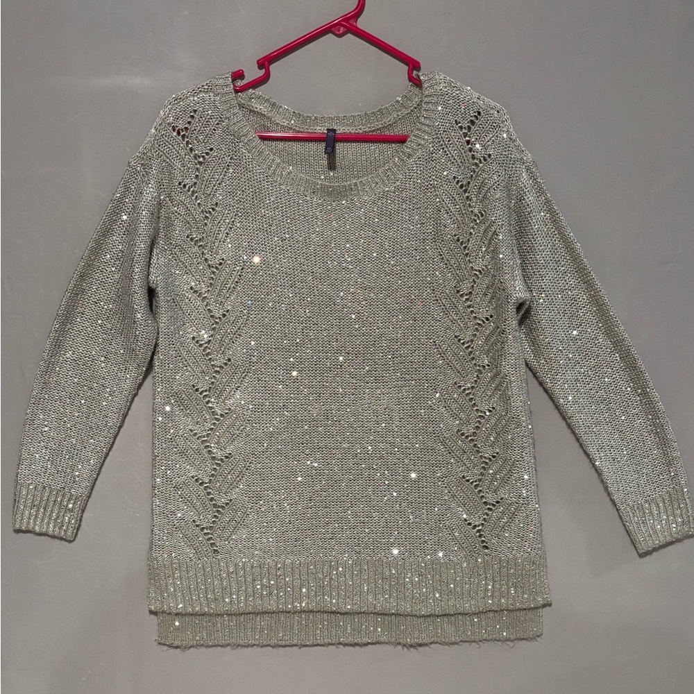This‎ Is A NYDJ Crew Neck Knit Sweater In Light Gray with Silver Sequins Size M
